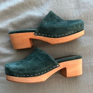 Charlotte stone clogs